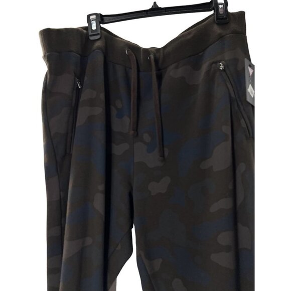 NWT Guess Camo Large Joggers - Picture 3 of 4
